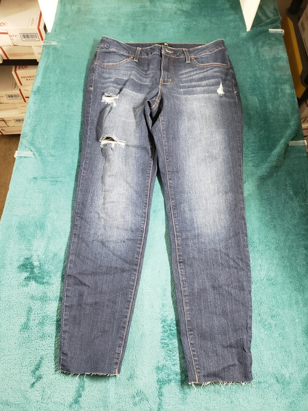 1822 Jeans Size 12 Women Blue Stretch Pants Ladies Mid Rise Fray Hem Ankle